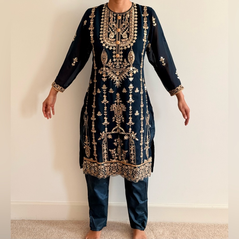 Elegant Emerald and Gold Embroidered Kurta and Pant - Picture 3 of 16